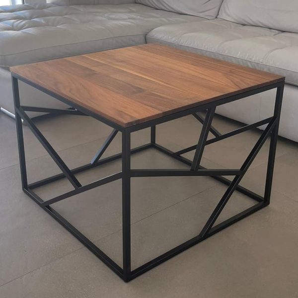 Table basse en acier inoxydable avec renforts